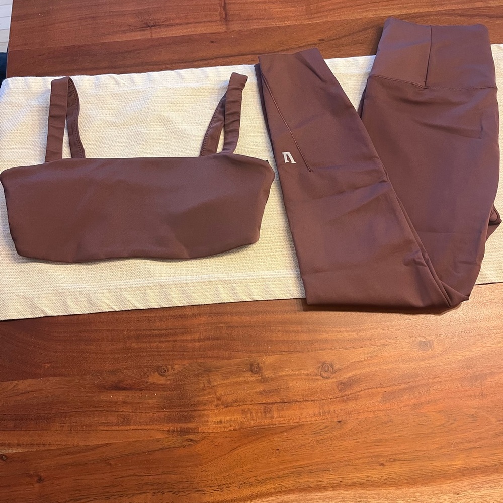 VUORI Evolve Mauve Brown Active Crop Top & Leggings Set size M